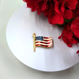 USA Flag Vintage Enamel and Gold Brooch
